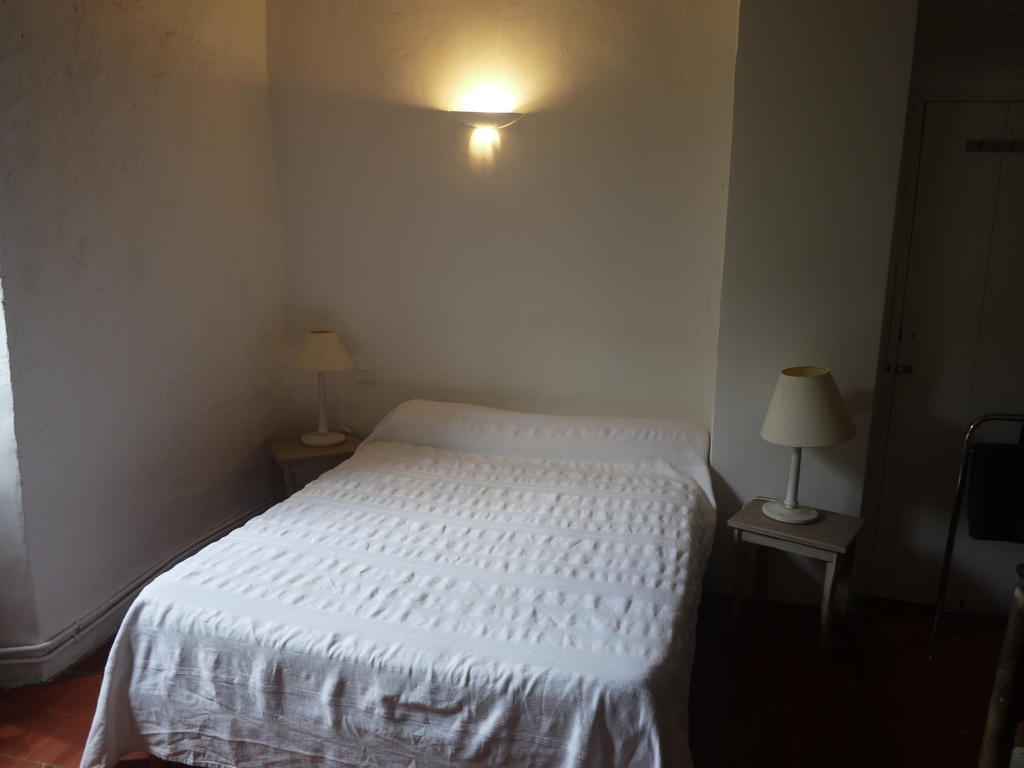 Auberge Des Seguins Buoux 객실 사진