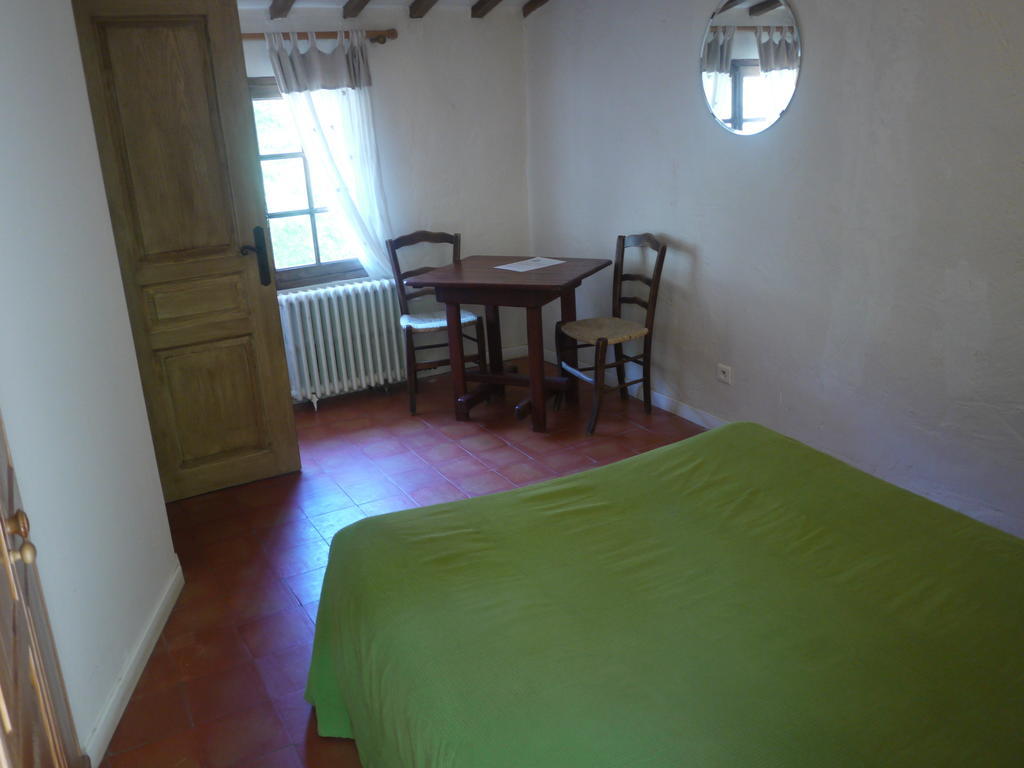 Auberge Des Seguins Buoux 객실 사진