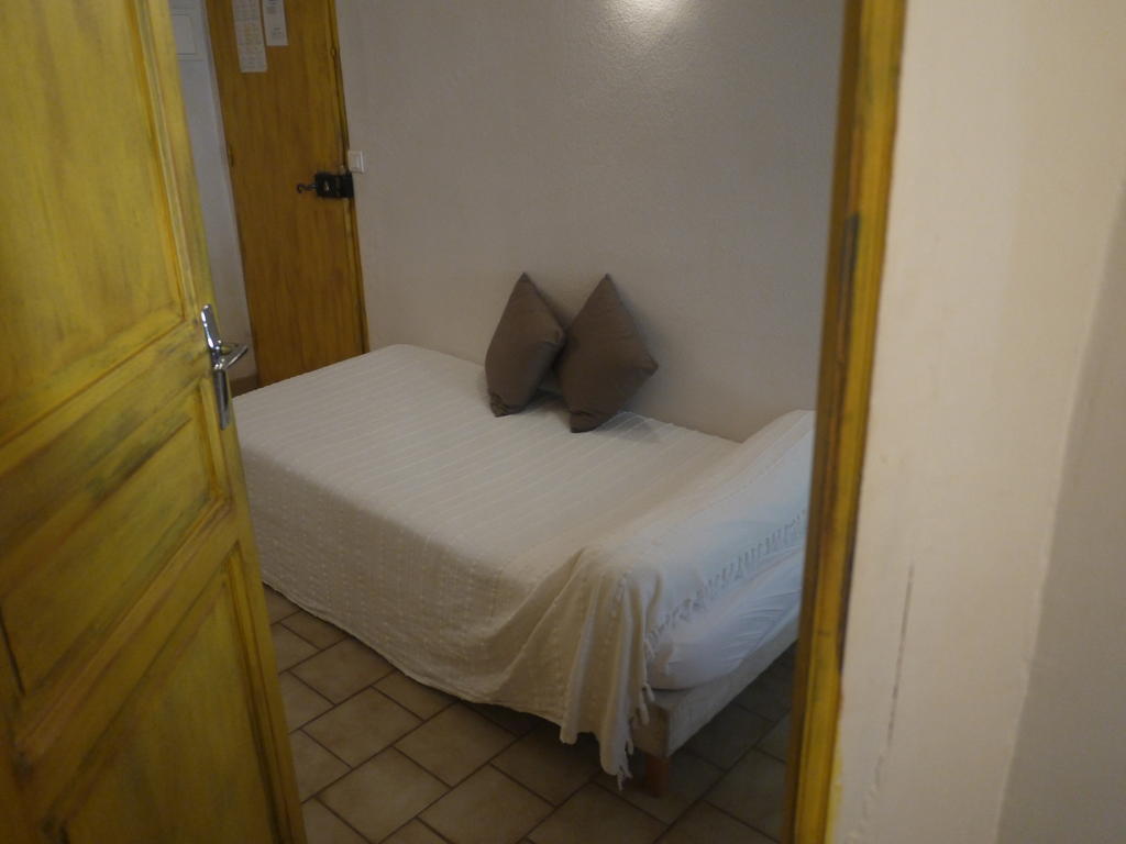 Auberge Des Seguins Buoux 객실 사진