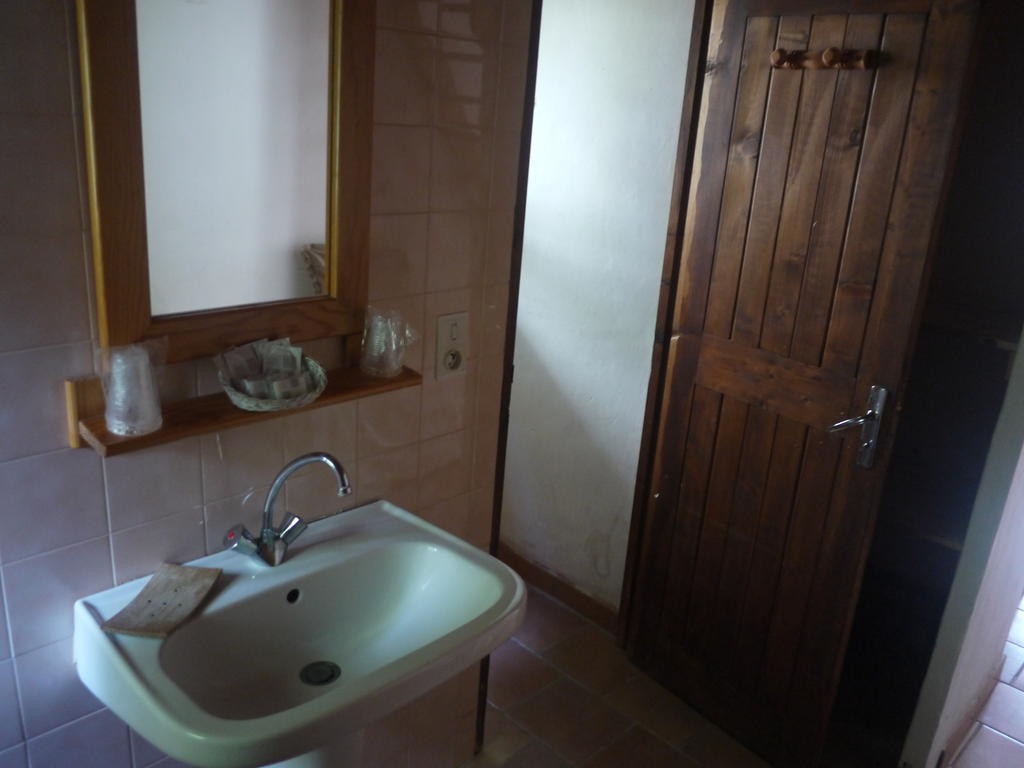 Auberge Des Seguins Buoux 객실 사진