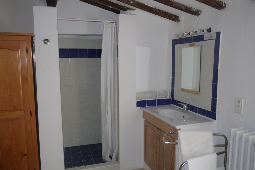 Auberge Des Seguins Buoux 객실 사진