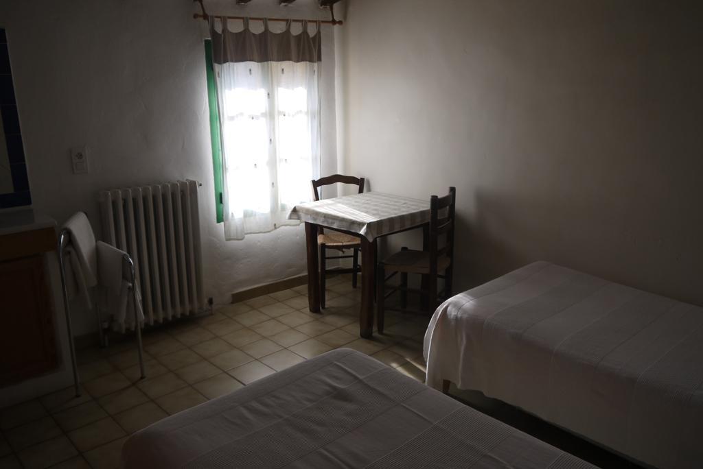 Auberge Des Seguins Buoux 객실 사진
