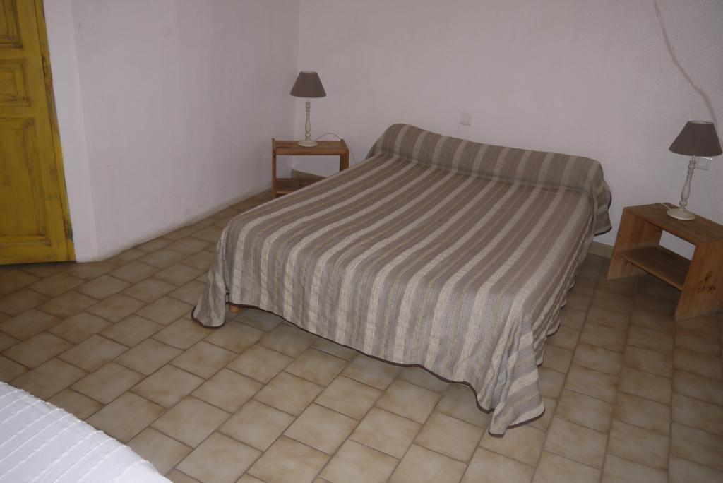 Auberge Des Seguins Buoux 객실 사진